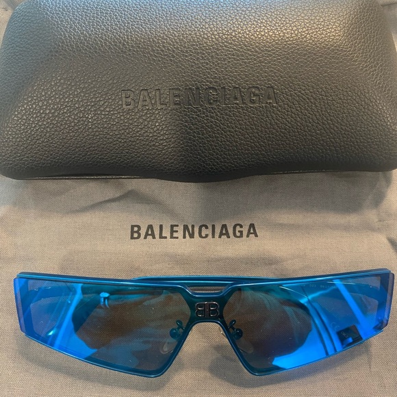 BALENCIAGA Sunglasses - Picture 2 of 4